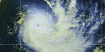LA RÉUNION FACE AUX CYCLONES