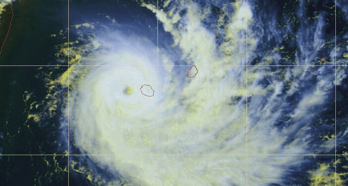 LA RÉUNION FACE AUX CYCLONES