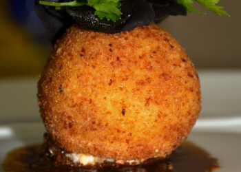 TAGINE D’AGNEAU AUX AUBERGINES ET MANDARINES CONFITES