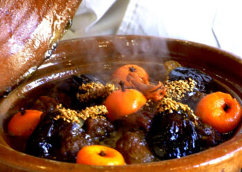 TAGINE D’AGNEAU AUX AUBERGINES ET MANDARINES CONFITES