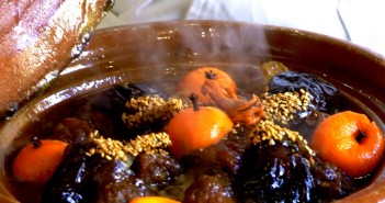 TAGINE D’AGNEAU AUX AUBERGINES ET MANDARINES CONFITES