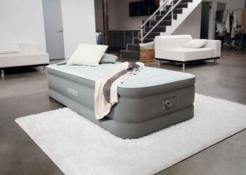 Le matelas gonflable gagne en confort…