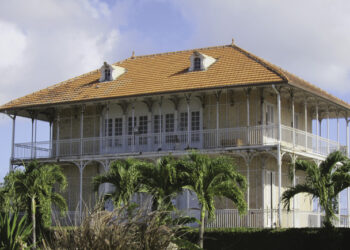 ZÉVALLOS SON USINE ET SA MAISON COLONIALE