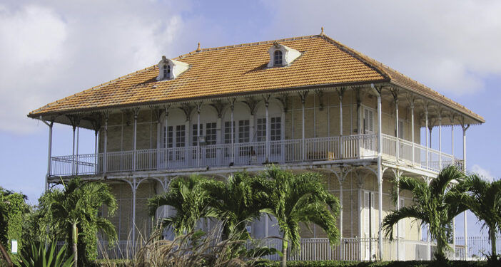 ZÉVALLOS SON USINE ET SA MAISON COLONIALE