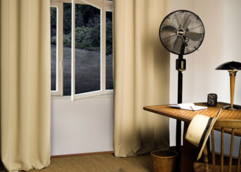 Moondream invente le rideau anti-moustiques