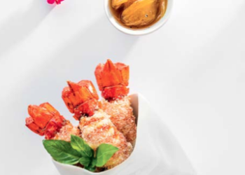 ÉCREVISSES DE RIVIÈRE PANÉES À LA NOIX DE COCO, SAUCE PRUNE DE CYTHÈRE