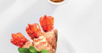 ÉCREVISSES DE RIVIÈRE PANÉES À LA NOIX DE COCO, SAUCE PRUNE DE CYTHÈRE