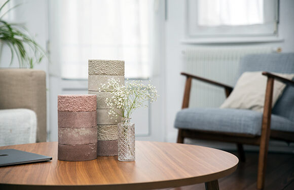 Un Vase taillé dans la pierre par Tamim DAOUDI