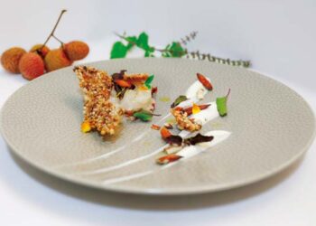 Salade de riz croustillant au basilic sauvage, letchis et fromage frais par le Chef Thibault Barbafieri