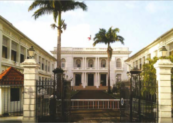 L’inamovible Hôtel de préfecture de la Martinique