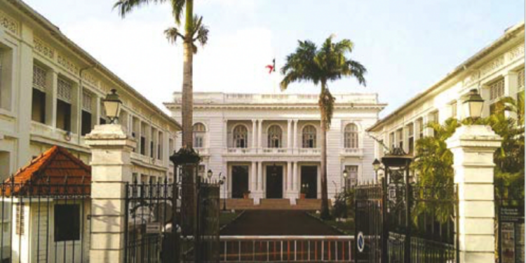 L’inamovible Hôtel de préfecture de la Martinique