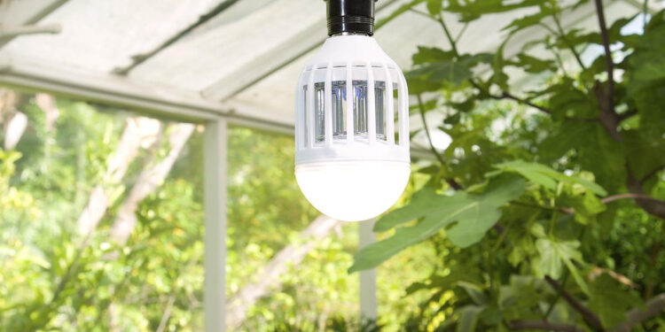 Se débarrasser des moustiques en un éclair ! Nouvelle ampoule led 2 en 1…