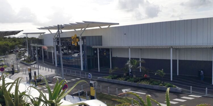 La distribution, des débits de la régie aux supermarchés de plaine