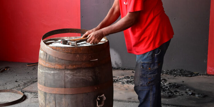 LE TONNELIER, LE RHUM ET LA PART DES ANGES