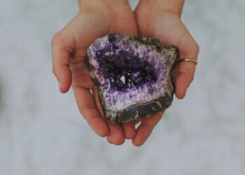 Lithothérapie beauté : des soins précieux aux cristaux