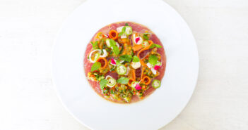 Carpaccio de thon ailes jaunes, vinaigrette maracudja et crudités