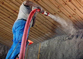 OUATE DE CELLULOSE ET REVÊTEMENT THERMIQUE Un duo de choc pour une isolation performante !