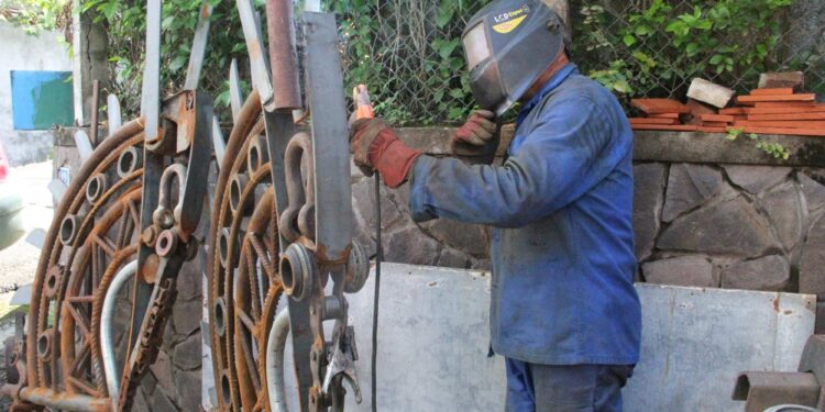 Métier d’artisan : dans l’art du fer