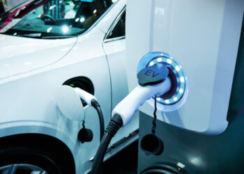 Mobilité propre : le défi de l’hybride et de l’électrique