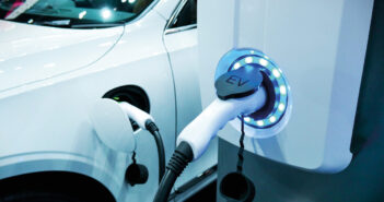 Mobilité propre : le défi de l’hybride et de l’électrique