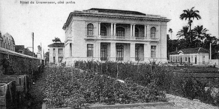 Un bâti d’État à travers temps