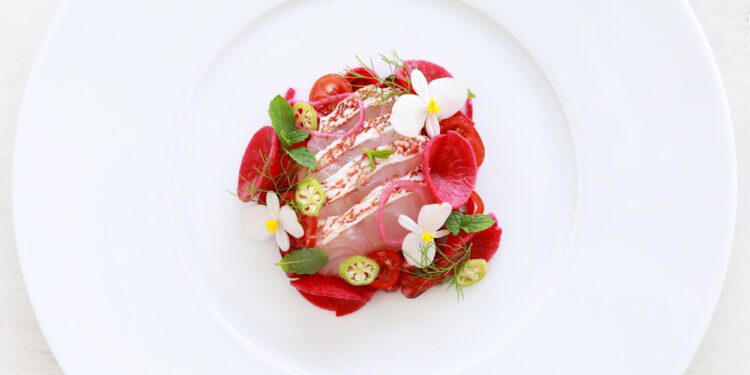 Sashimi de mérou, betterave et grenade