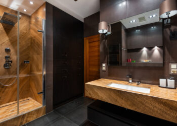 Salle de bain, le match baignoire-douche