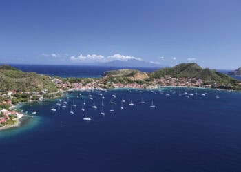 Vue sur la Baie des Saintes en Guadeloupe, destination d'investissement immobilier