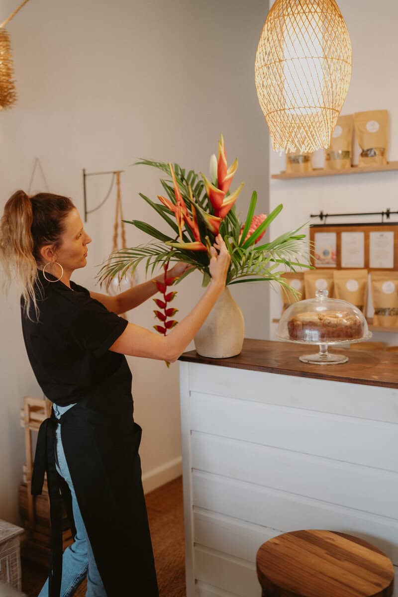 Sabrina dans la boutique Paris d’Épices